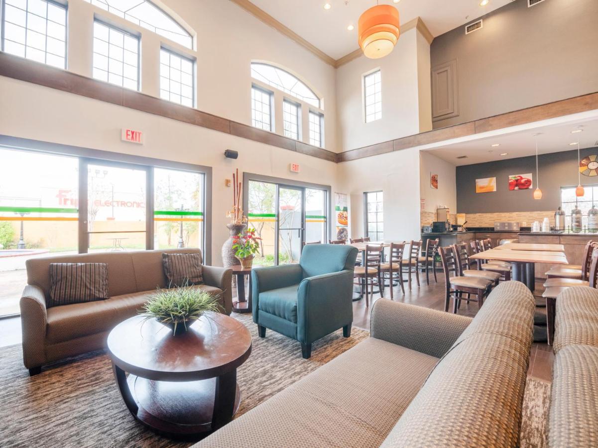 Hotel Baymont By Wyndham North
