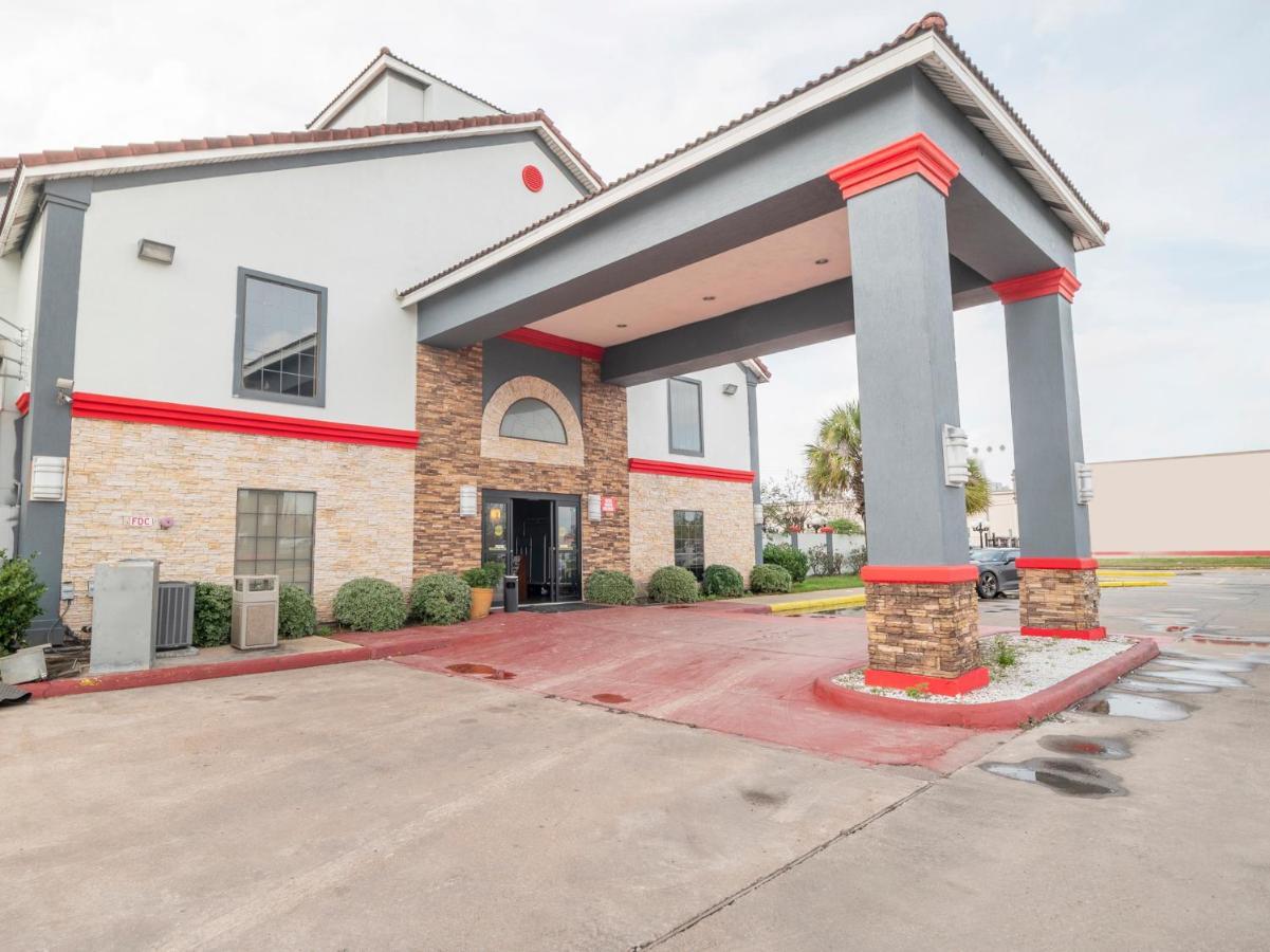 Hotel Baymont By Wyndham North